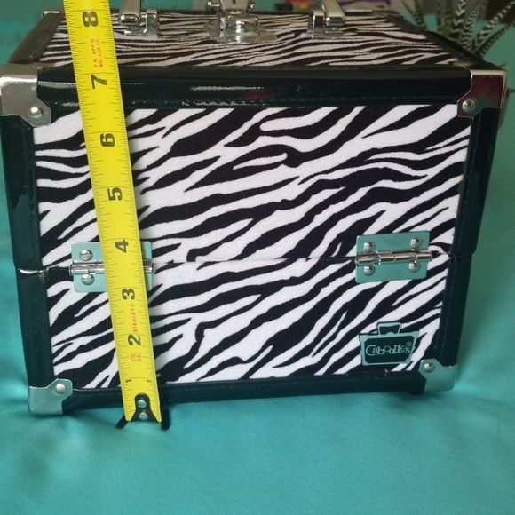 !SOLD!Chic multi-purpose travel/organization cuddy - Picture 4 of 5